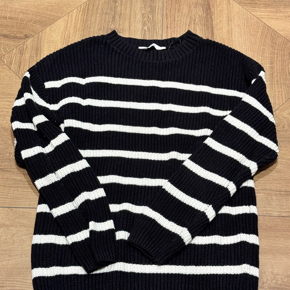 H&M womens Sweater in Black and White Stripes